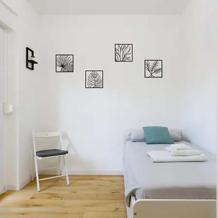 Modern Apartment, In The Center Near Apartament