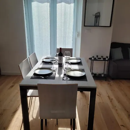 Modern Apartment, In The Center Near Apartman *