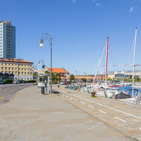 Apartman Modern Apartment, In The Center Near Trieszt